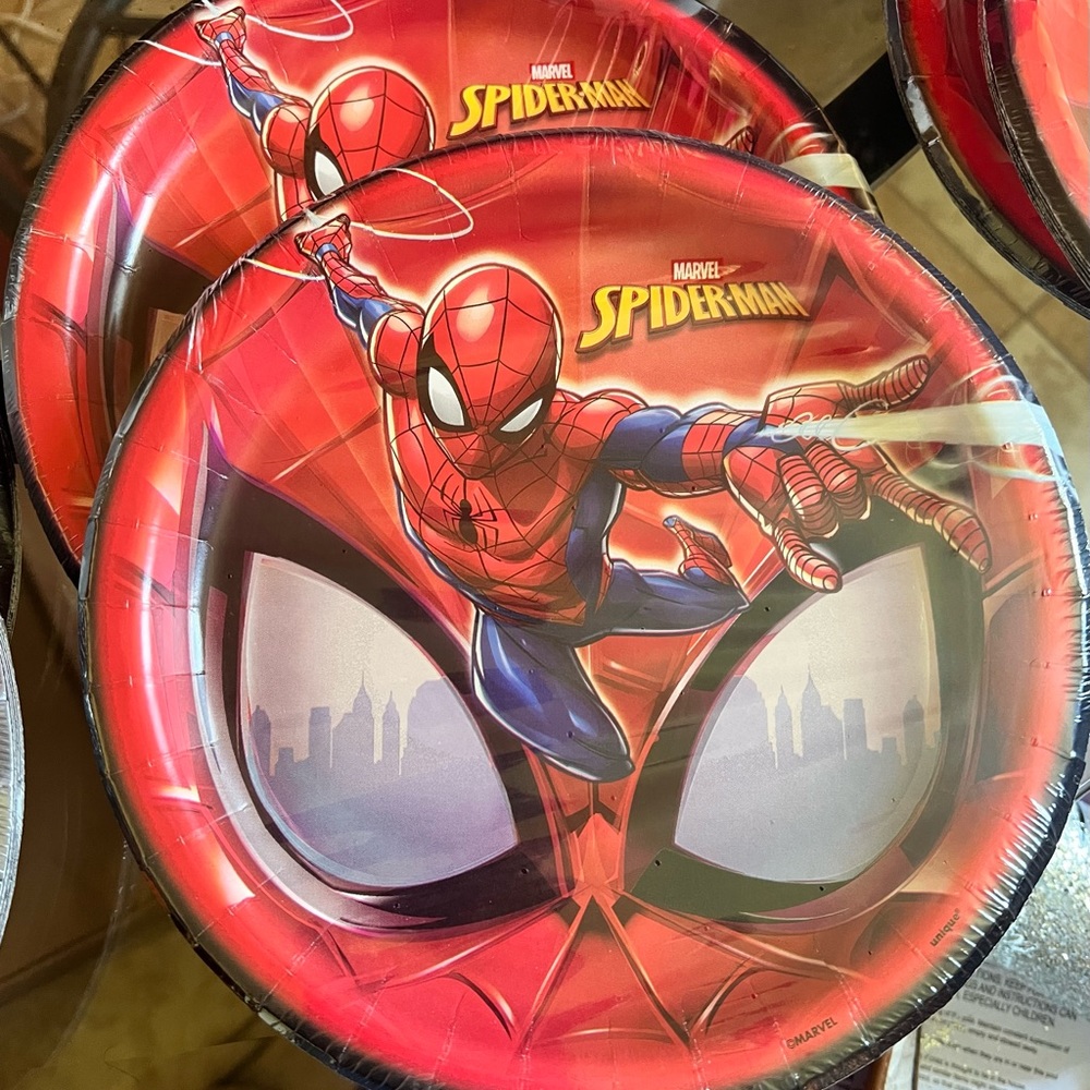 Lot of 6 Marvel The Ultimate Spider-Man plates 8 count packs